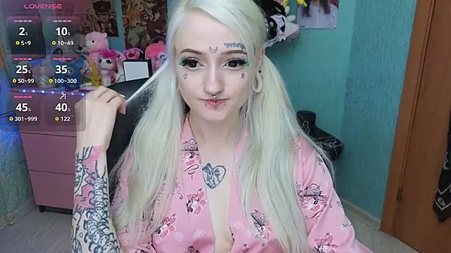 Snapshot of Manuela_unicorn chatting on 06.17.26 Manuela unicorn online show from 06.17.26