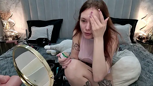 Snapshot of CarolineTenders chatting on 02.05.26 CarolineTenders online show from 02.05.26