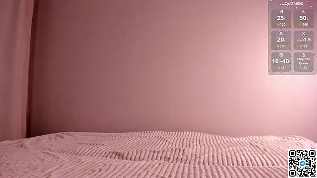 Snapshot of emmelieflorence chatting on 11.11.25 emmelieflorence online show from 11.11.25