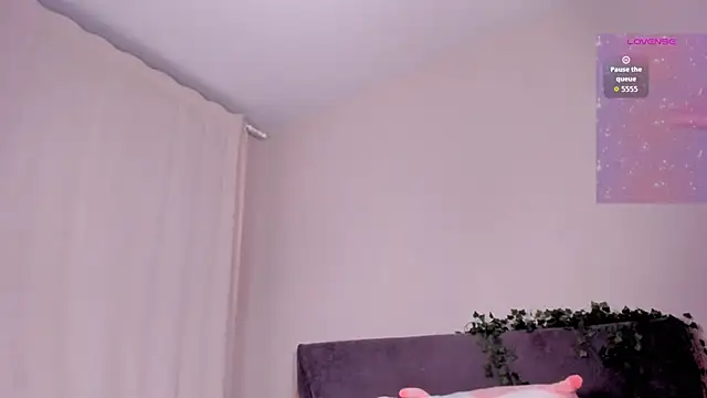 Snapshot of emmelieflorence chatting on 03.04.26 emmelieflorence online show from 03.04.26