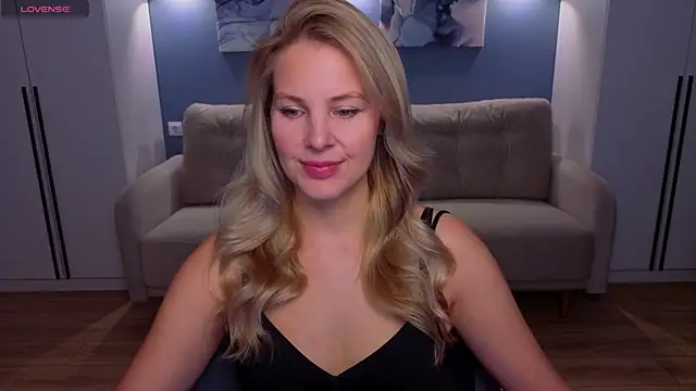 Snapshot of MelanieBennett chatting on 05.14.26 MelanieBennett online show from 05.14.26