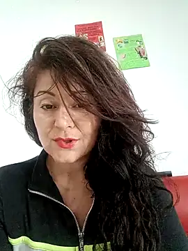 Snapshot of lunadicty chatting on 02.13.25 lunadicty online show from 02.13.25