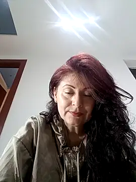 Snapshot of lunadicty chatting on 09.27.25 lunadicty online show from 09.27.25