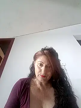 Snapshot of lunadicty chatting on 10.17.25 lunadicty online show from 10.17.25