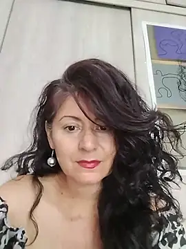 Snapshot of lunadicty chatting on 05.17.26 lunadicty online show from 05.17.26