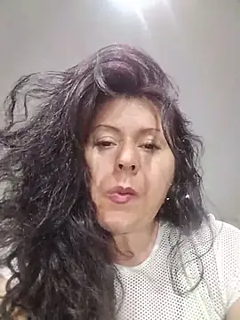 Snapshot of lunadicty chatting on 05.31.26 lunadicty online show from 05.31.26