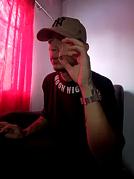 Snapshot of Chris__Jones chatting on 09.23.25 Chris Jones online show from 09.23.25