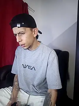 Snapshot of Chris__Jones chatting on 10.01.25 Chris Jones online show from 10.01.25