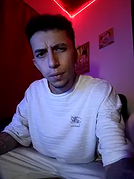 Snapshot of Chris__Jones chatting on 10.07.25 Chris Jones online show from 10.07.25