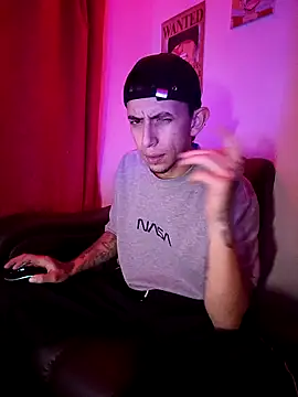 Snapshot of Chris__Jones chatting on 10.16.25 Chris Jones online show from 10.16.25