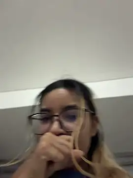 Snapshot of Pretty_roxxyy chatting on 05.28.26 Pretty roxxyy online show from 05.28.26