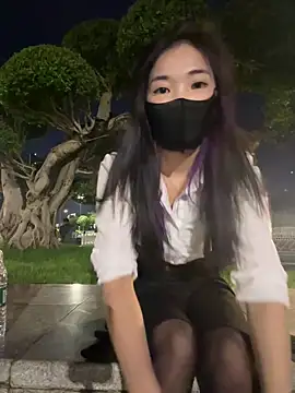 Snapshot of AiBanana chatting on 10.15.25 AiBanana online show from 10.15.25