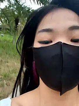 Snapshot of AiBanana chatting on 10.20.25 AiBanana online show from 10.20.25