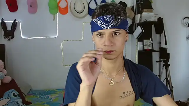 Snapshot of axce1_boy24 chatting on 09.11.25 axce1 boy24 online show from 09.11.25