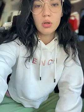 Snapshot of MeekyRich chatting on 10.10.25 MeekyRich online show from 10.10.25