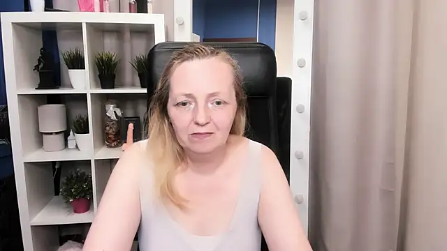Karen Villis online show from 07.02.26