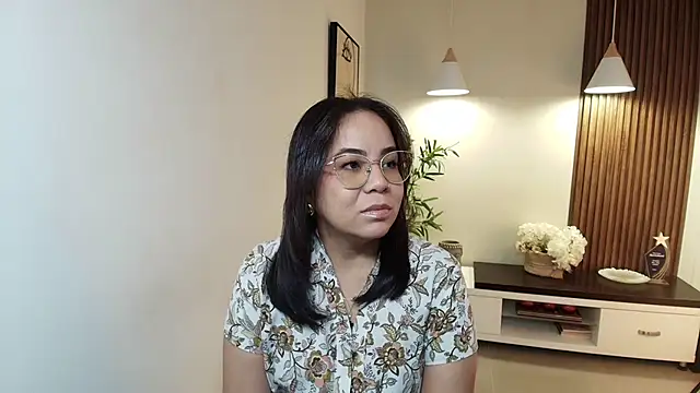  Victoria Collins online show from 04.15.26