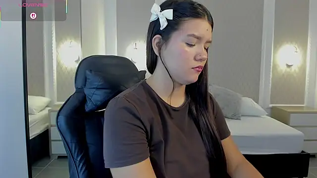 Snapshot of malu_03x chatting on 10.19.25 malu 03x online show from 10.19.25