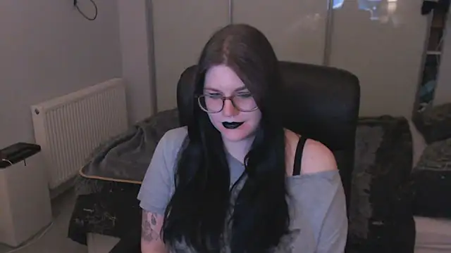GothSuccubusBabe online show from 06.10.26