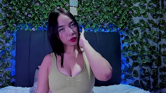 Snapshot of evelin_33 chatting on 09.19.25 evelin 33 online show from 09.19.25