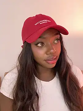 alissradiante1 online show from 11.30.25