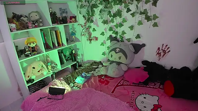 sarahminage  online show from 12.05.25