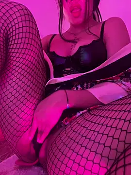 casieee love online show from 10.24.25