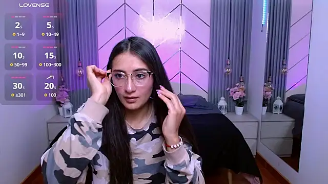 Snapshot of alesiamoore chatting on 03.11.26 alesiamoore online show from 03.11.26