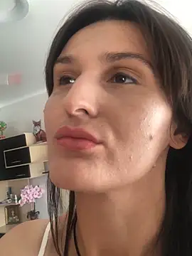 Snapshot of NikaSwan2831 chatting on 09.18.25 NikaSwan2831 online show from 09.18.25