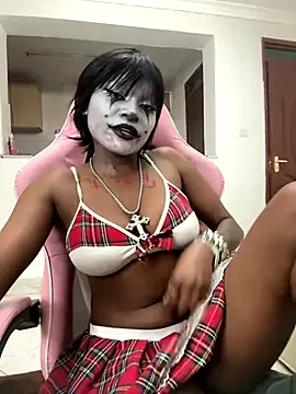 Snapshot of Lil-shawrie chatting on 10.04.25 Lil-shawrie online show from 10.04.25