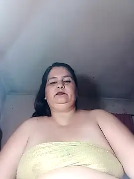 Snapshot of Aymacyn chatting on 11.24.25 Aymacyn online show from 11.24.25