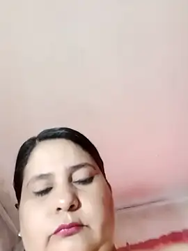 Snapshot of Aymacyn chatting on 11.25.25 Aymacyn online show from 11.25.25