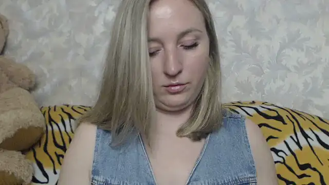Snapshot of hotsteacher chatting on 06.25.26 hotsteacher online show from 06.25.26