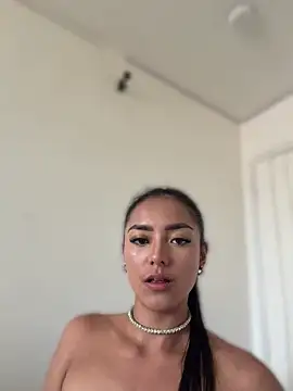 Snapshot of im-isabella chatting on 05.21.26 im-isabella online show from 05.21.26