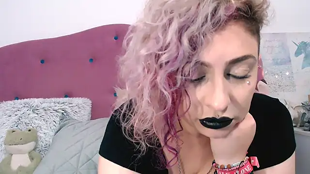 Snapshot of AAARUNY chatting on 10.29.25 AAARUNY online show from 10.29.25