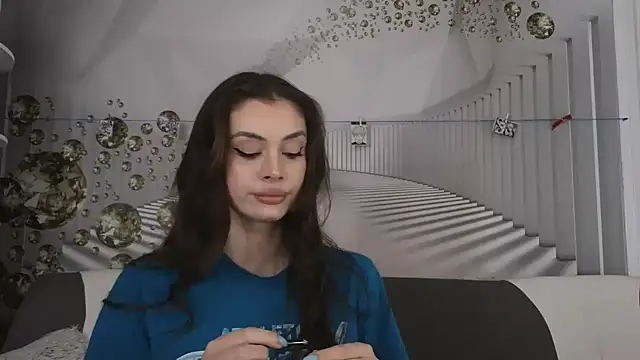 Snapshot of EvoletteLouLou chatting on 09.22.25 EvoletteLouLou online show from 09.22.25