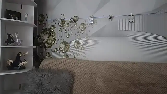 Snapshot of EvoletteLouLou chatting on 11.07.25 EvoletteLouLou online show from 11.07.25