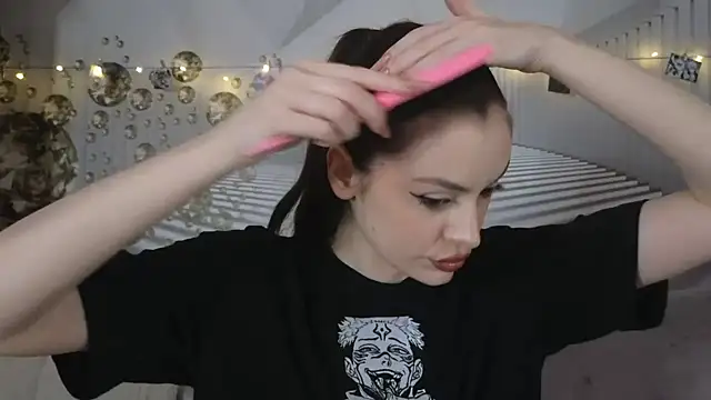 Snapshot of EvoletteLouLou chatting on 03.18.26 EvoletteLouLou online show from 03.18.26