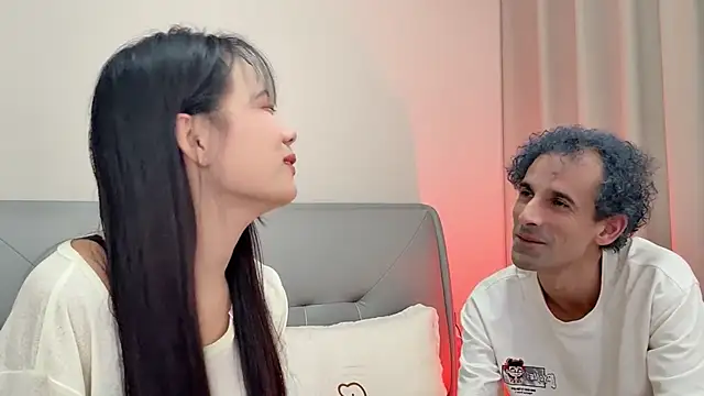 Snapshot of 19cmfuck18girl chatting on 10.21.25 19cmfuck18girl online show from 10.21.25
