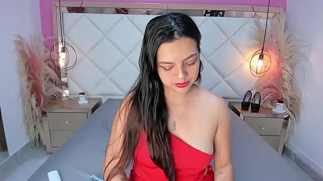 Lucianaa Collins online show from 10.03.25