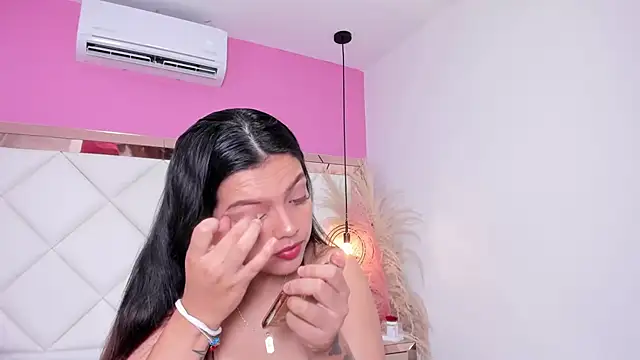 Lucianaa Collins online show from 11.06.25