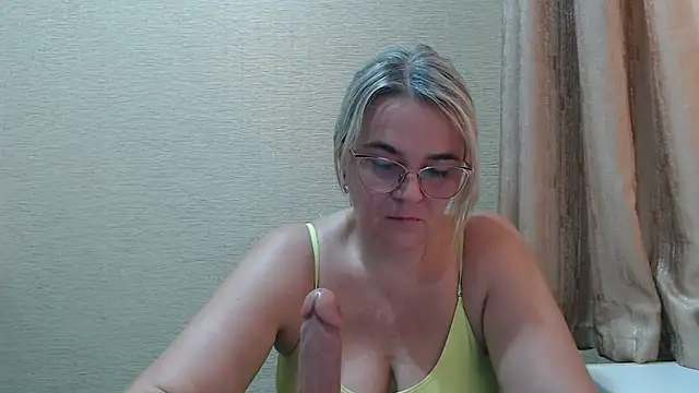 Snapshot of EleanoraDream chatting on 07.05.26 EleanoraDream online show from 07.05.26