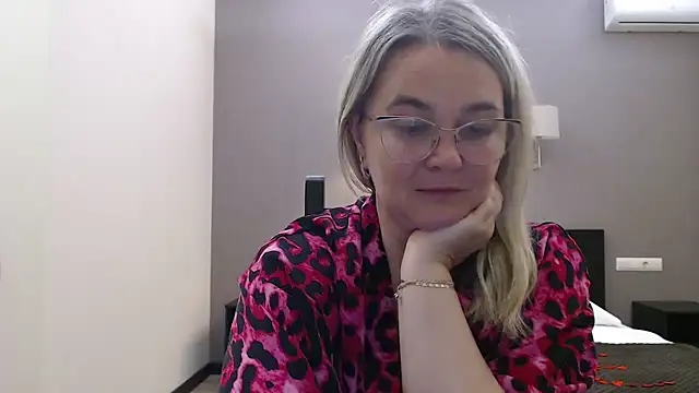 Snapshot of EleanoraDream chatting on 07.12.26 EleanoraDream online show from 07.12.26