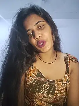 cute radhikaa online show from 06.10.26