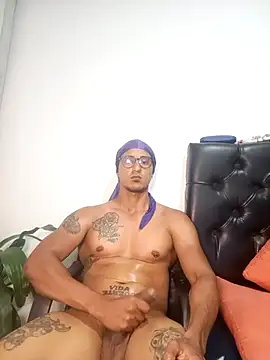 Snapshot of doublefun24 chatting on 11.16.25 doublefun24 online show from 11.16.25