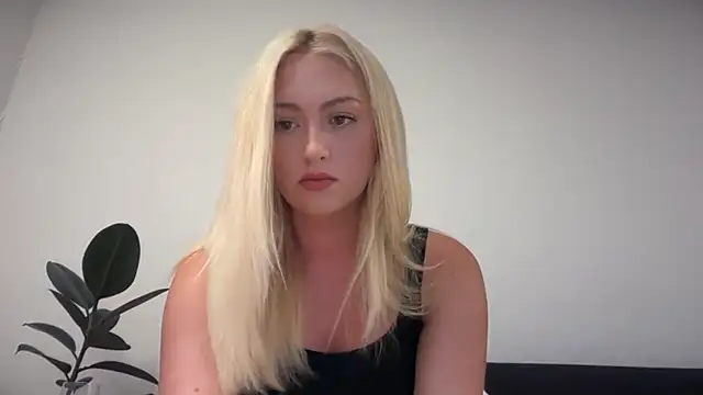 Snapshot of Kitty_Swetty chatting on 07.24.26 Kitty Swetty online show from 07.24.26
