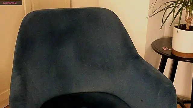 Snapshot of NoFace_Model chatting on 10.09.25 NoFace Model online show from 10.09.25