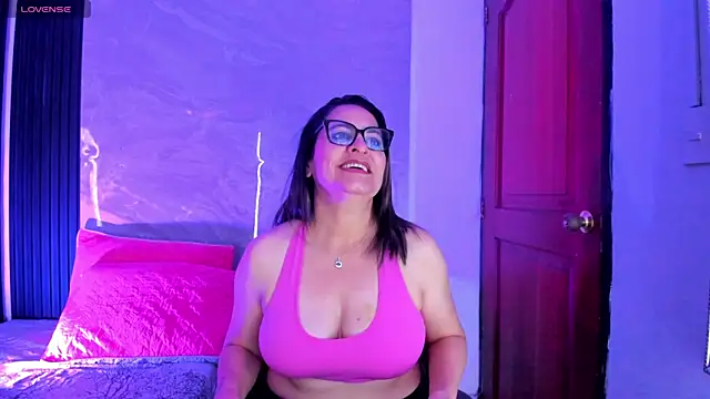 Snapshot of Agatha_Pleasure chatting on 04.04.26 Agatha Pleasure online show from 04.04.26