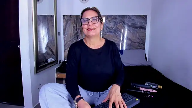 Snapshot of Agatha_Pleasure chatting on 05.14.26 Agatha Pleasure online show from 05.14.26