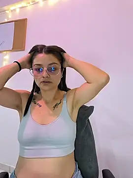Coralinne   online show from 05.19.26